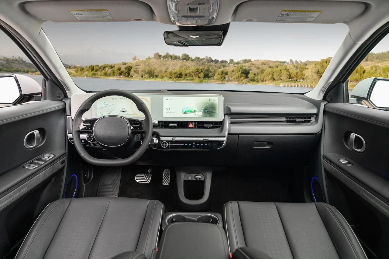 us-spec-hyundai-ioniq-5-interior-1712654087.jpg