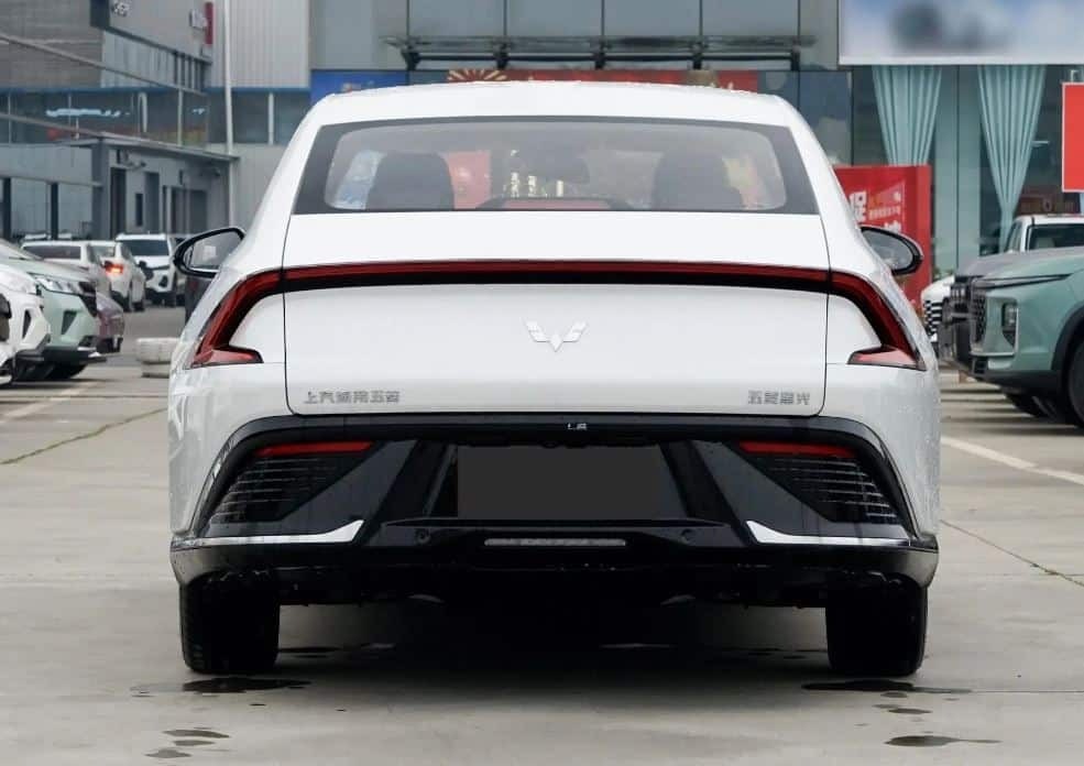 wuling-starlight-ev-2-1712882707.jpg