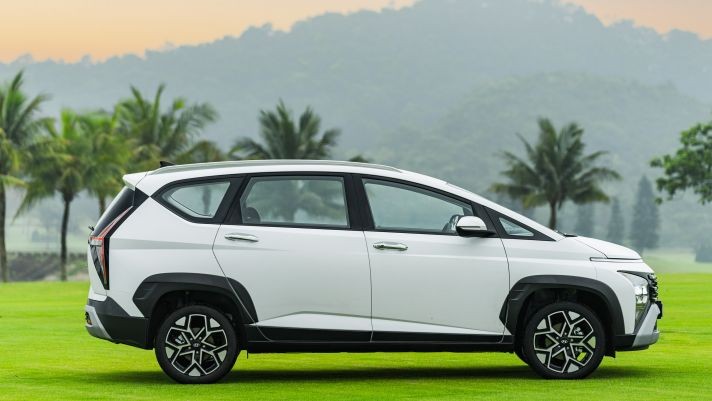 Tin xe trưa 17/4: Quên Mitsubishi Xpander đi, Toyota Innova ra mắt phiên bản mới giá 596 triệu đồng ảnh 2