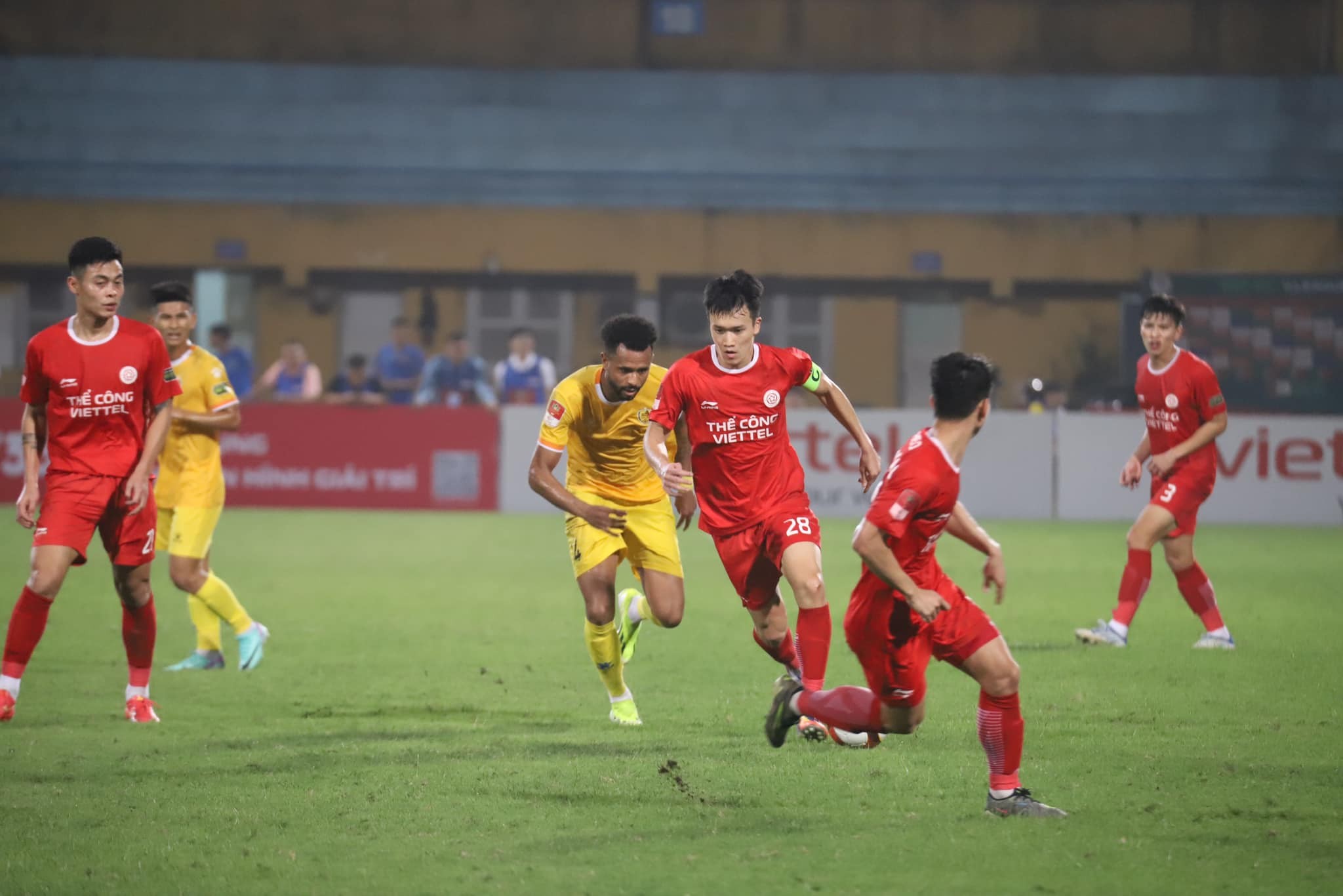 truc-tiep-viettel-vs-pvf-cand-cup-quoc-gia-1714553265.jpg