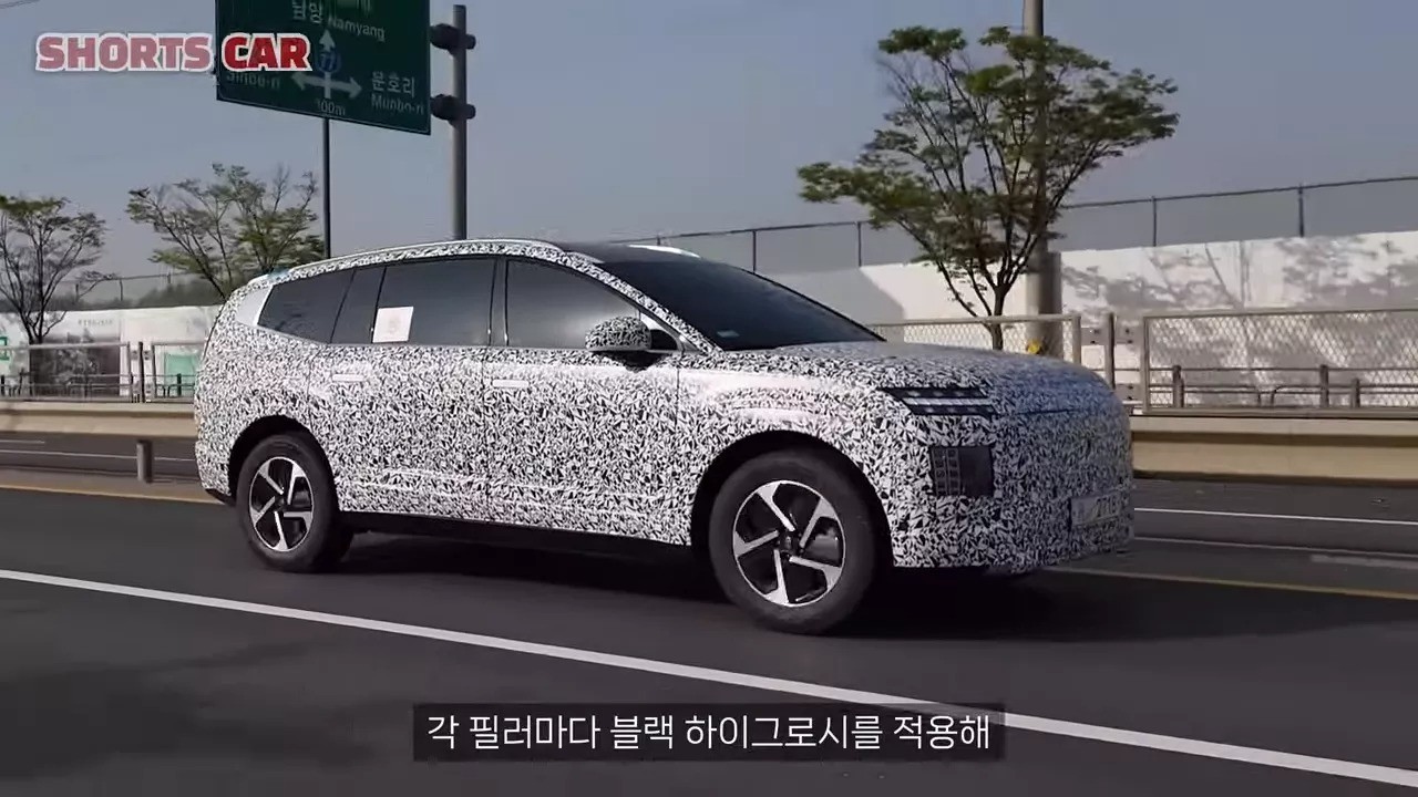 hyundai-ioniq-7-3-1715905700.jpg