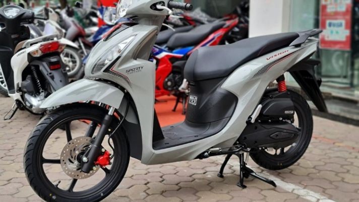 Tin xe trưa 17/5: Honda Vision giảm giá sâu kỷ lục hút khách Việt, rẻ hơn cả xe số Future ảnh 1