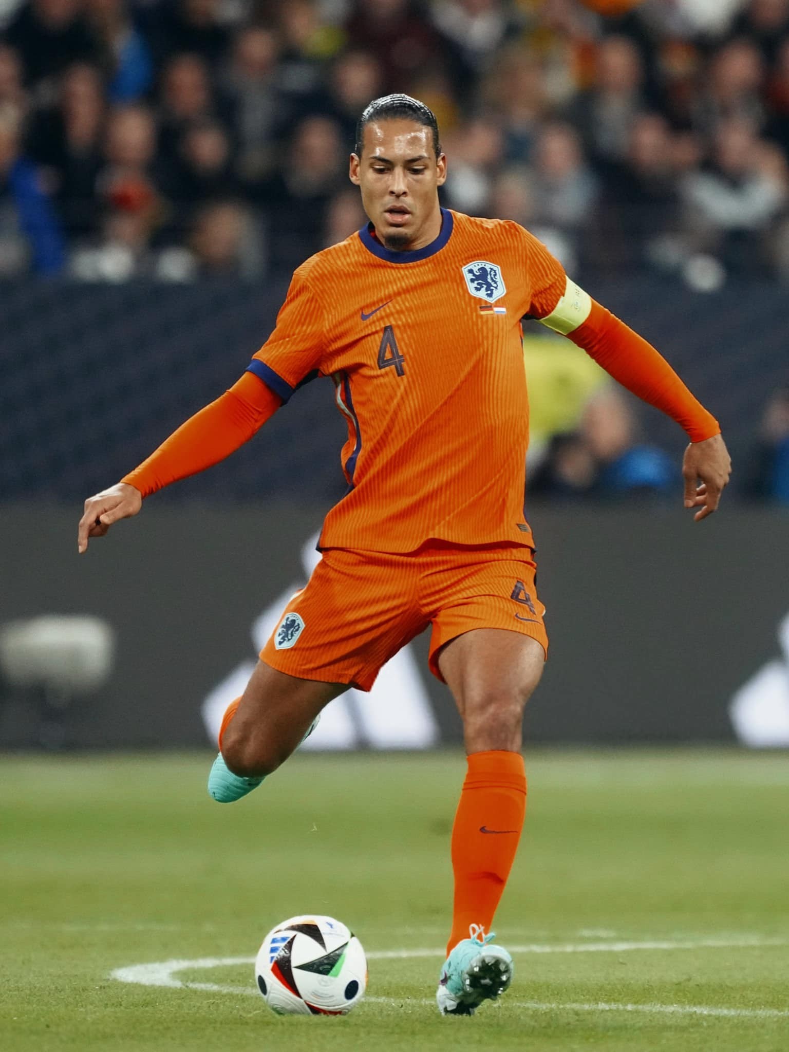 van-dijk-1716883630.jpg