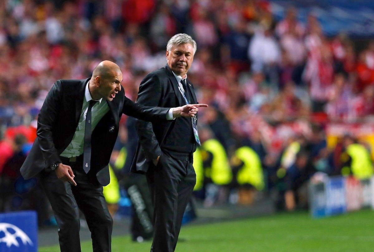 zidane-et-ancelotti-lors-de-la-finale-de-la-c1-a-lisbonne-contre-l-atletico-efe-1716955191.jpg