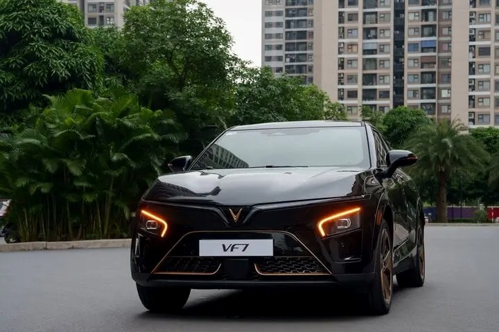 VinFast VF 7 đang bỏ xa nhóm SUV hạng C chạy xăng như thế nào? ảnh 2