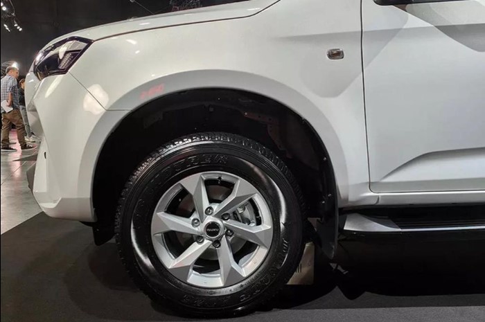 Đại chiến Toyota Fortuner, ‘chiến thần’ SUV đẹp hơn Hyundai Santa Fe ra mắt với giá 760 triệu đồng ảnh 4