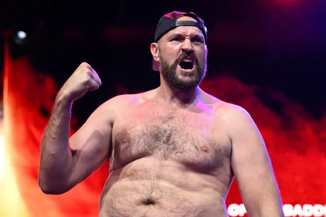 tyson-fury-reacts-tyson-fury-877101145-1708050192-1708054600.jpg
