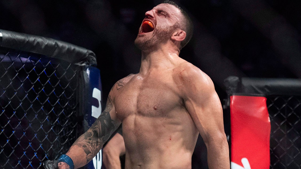 alexander-volkanovski-celebrates-his-ufc-232-win-over-chad-mendes-1699518728-1699578402.jpg