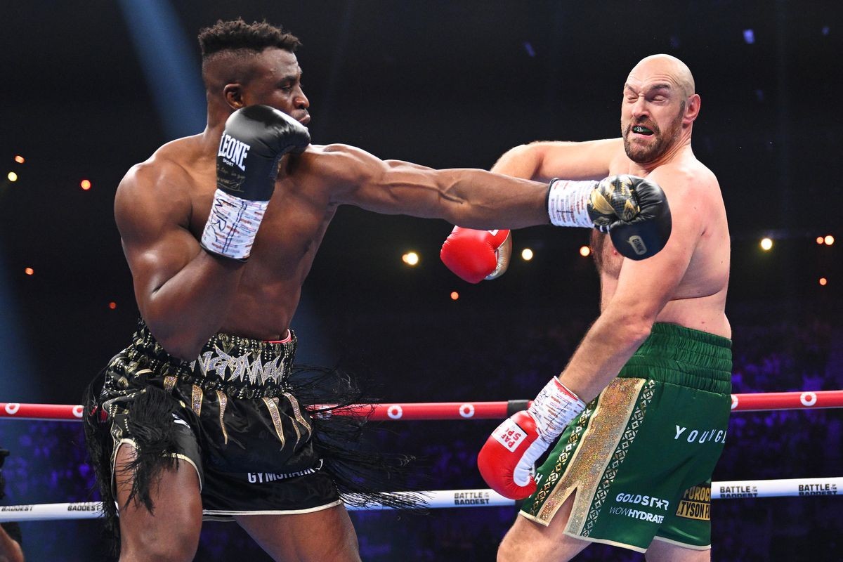 francis-ngannou-lot-top-10-vo-si-quyen-anh-hang-nang-cua-wbc-357234-1700124604.jpg