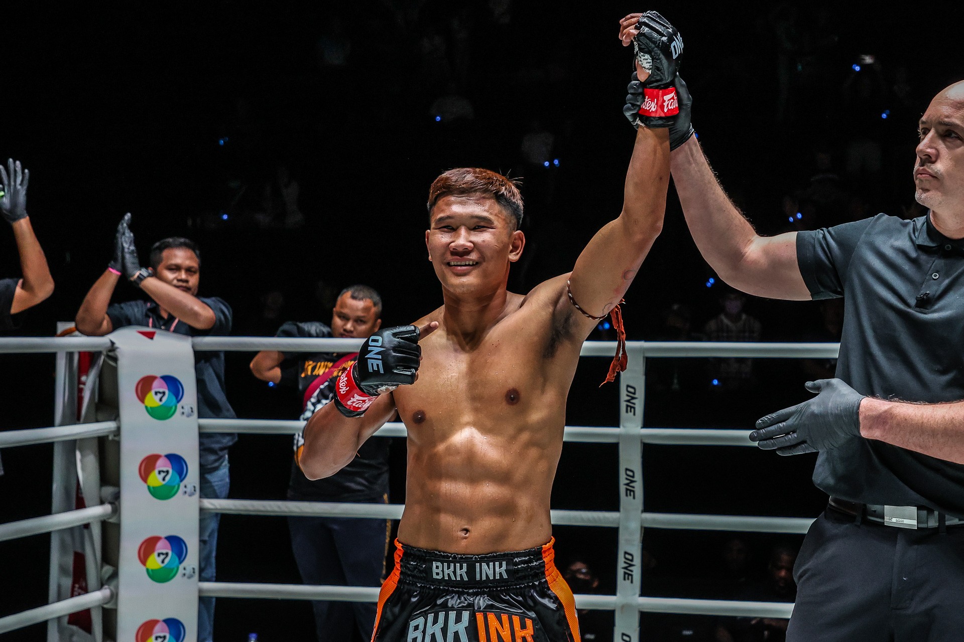 kulabdam-sor-jor-piek-uthai-julio-lobo-one-friday-fights-52-17-1708140714-1708141088.jpg