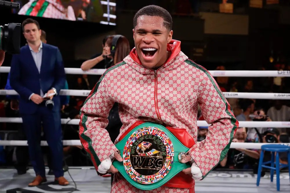 tieu-floyd-devin-haney-va-hanh-trinh-tro-thanh-guong-mat-moi-cua-boxing-408777-1708422485.jpg