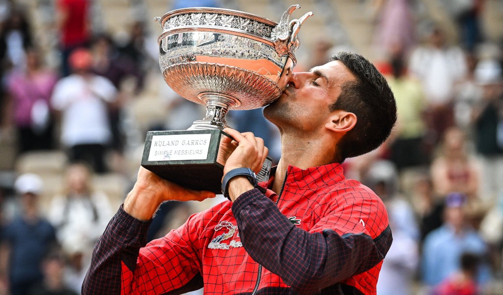 novak-djokovic-kisses-french-open-trophy-1715685771.jpg