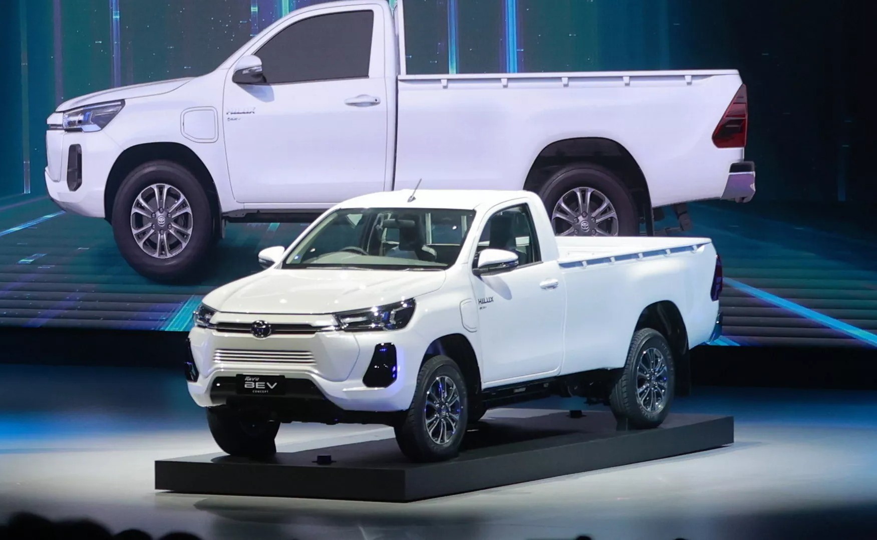 2022-toyota-hilux-bev-concept-1-1711535022.jpg