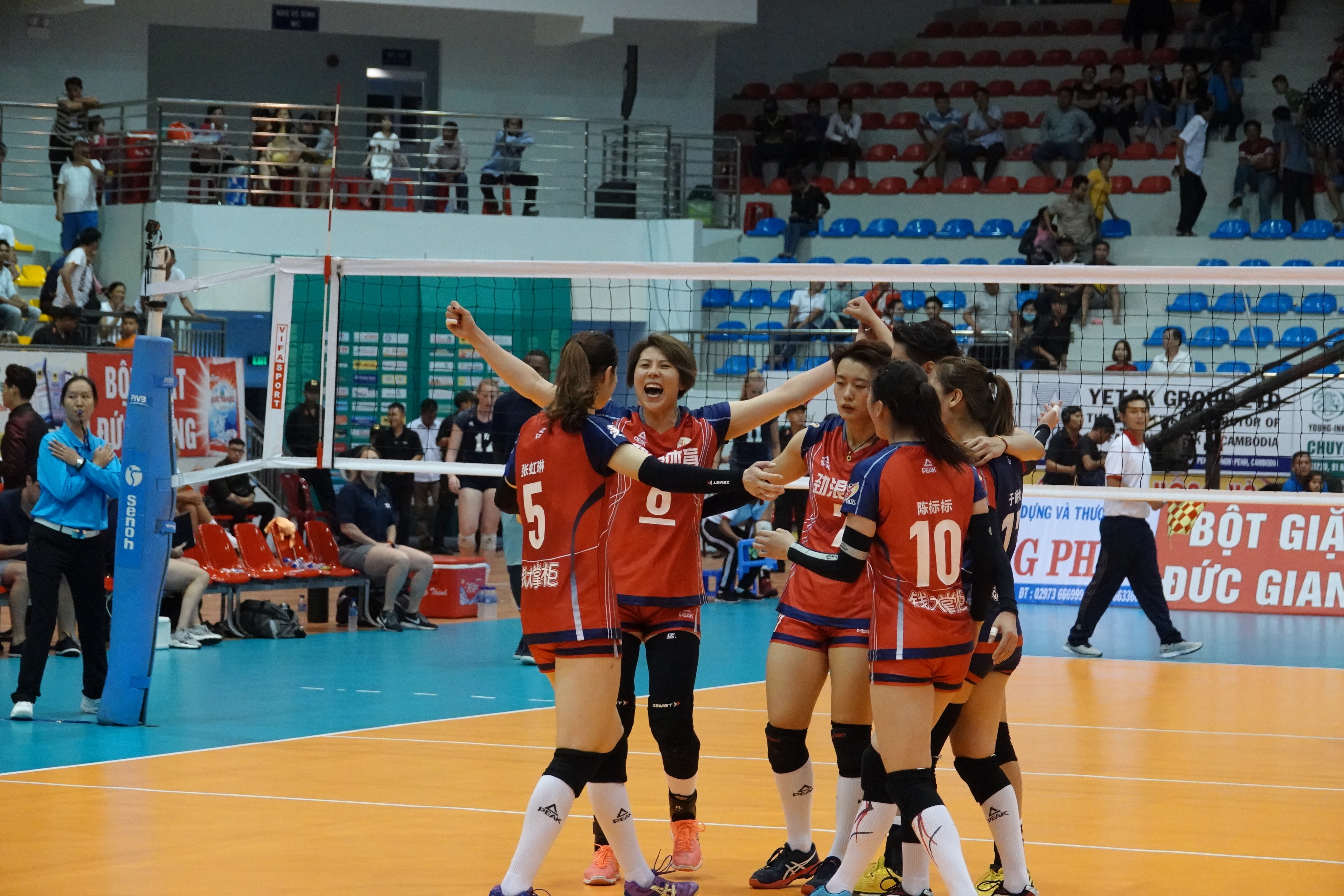 clb-tu-xuyen-trung-quoc-1709960585.jpeg