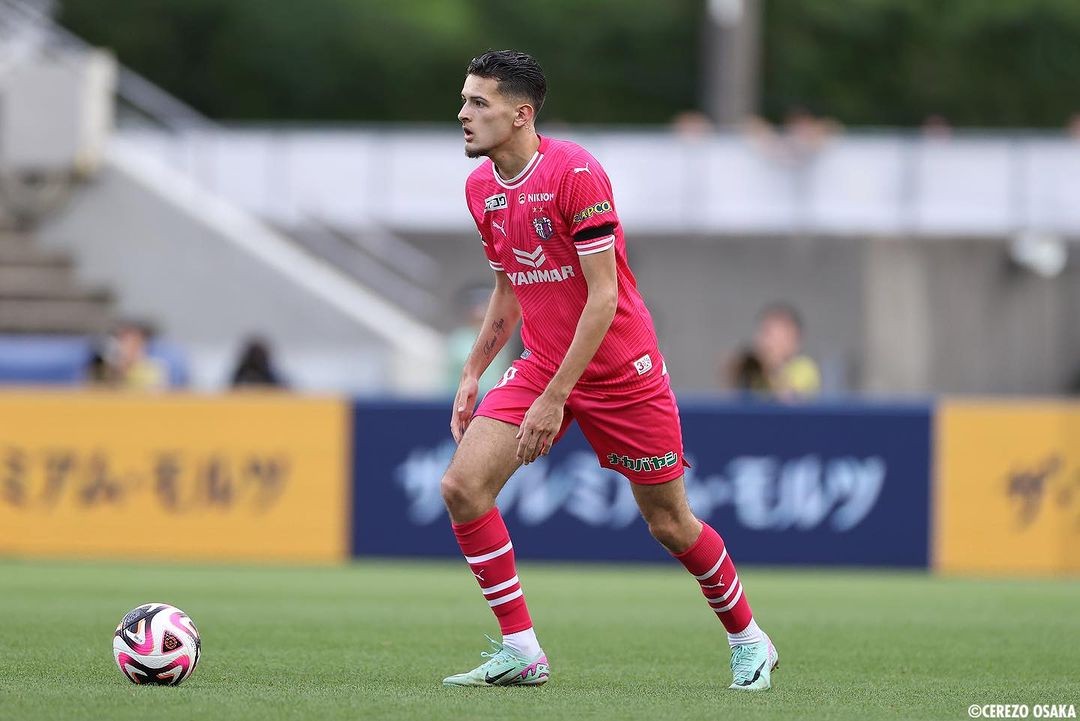 hasil-avispa-fukuoka-vs-cerezo-osaka-di-liga-1-jepang-2024-justin-hubner-tak-main-the-sakura-menang-3-0-9fdhmcbqla-1717147346.jpg