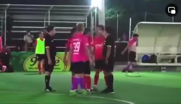 tan-cong-trong-tai-cau-thu-bi-cam-vinh-vien-o-cac-giai-thuoc-ldbd-tp-hcm-bao-nguoi-lao-dong-1704871572.mp4