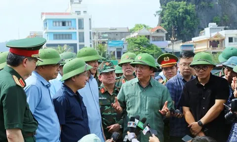 Phó Thủ tướng Trần Hồng Hà kiểm tra phòng, chống bão tại Quảng Ninh