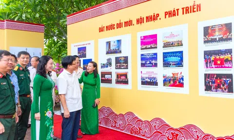 Nghệ An: Khai mạc trưng bày chuyên đề “Những hạt giống đỏ”