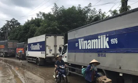 Vinamilk tiếp tục hỗ trợ người dân sau bão lũ