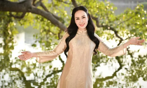 Sao Mai Khánh Ly yêu kiều trong MV “Hà Nội ngày tháng cũ”