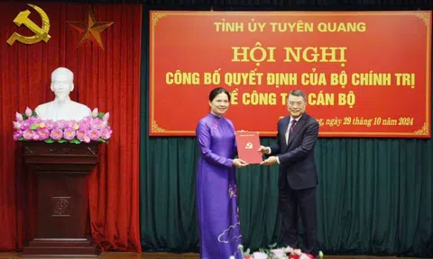 Tuyên Quang công bố quyết định của Bộ Chính trị về công tác cán bộ