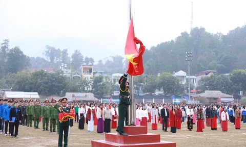 Lai Châu: Hàng nghìn người tham gia Lễ Chào cờ chào năm mới 2025