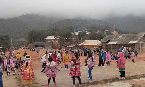 Độc đáo phong tục đón Tết của người Mông bản Nậm Nghiệp