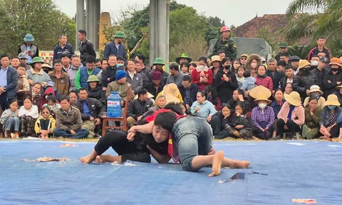 Về Nghĩa Thái xem trai làng đấu vật