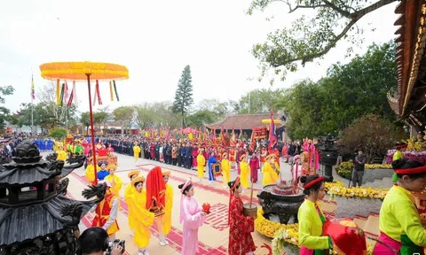 Linh thiêng Lễ hội Đền Mẫu Âu Cơ