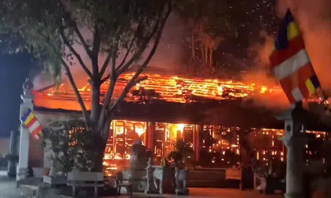 Hỏa hoạn thiêu rụi tam bảo và hậu cung ngôi chùa hàng trăm năm tuổi ở Bắc Giang