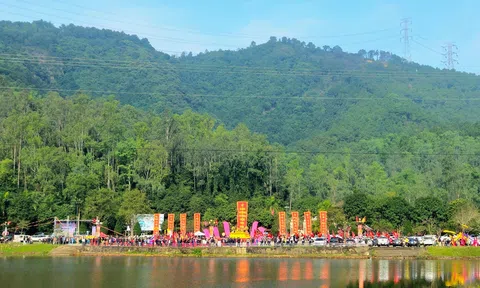 Khai mạc lễ hội đền Vua Mai năm 2025