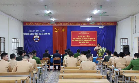 Công an tỉnh Phú Thọ tập huấn nghiệp vụ sát hạch, cấp giấy phép lái xe cho cán bộ, chiến sĩ cảnh sát giao thông