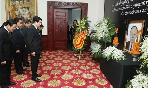 Lãnh đạo Đảng, Nhà nước viếng đồng chí Khamtay Siphandone