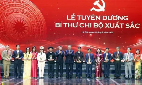 Lễ tuyên dương Bí thư Chi bộ xuất sắc và trao Giải Búa liềm Vàng lần thứ X