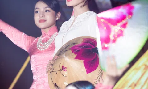 Phương Nhi thi Hoa hậu Quốc tế