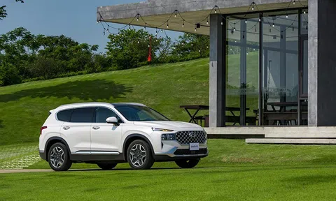 Giá xe Hyundai Santa Fe lăn bánh cuối tháng 8/2023: Ưu đãi khủng, nhăm nhe ‘gạt giò’ Ford Everest