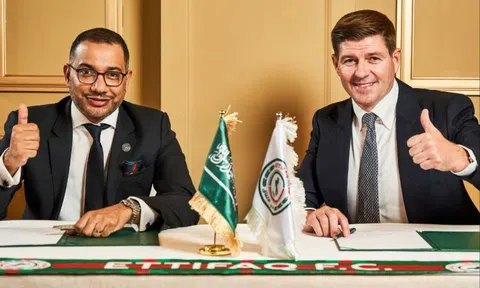 'Dải ngân hà' Ả Rập chưa thôi tham vọng, mời luôn huyền thoại Chelsea so tài với Gerrard