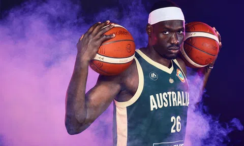 Tỏa sáng ở FIBA World Cup 2023, ngôi sao đen của tuyển Úc được đội bóng ở NBA chiêu mộ