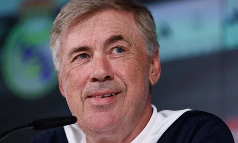 Bị FIFA ngó lơ, Ancelotti tiết lộ phản ứng khó đỡ của 'quái thú đường biên'