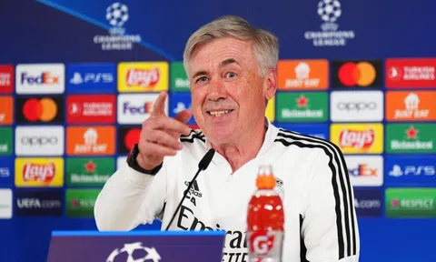 Barcelona đặt mục tiêu tại Champions League, Ancelotti chỉ biết 'cười khẩy'