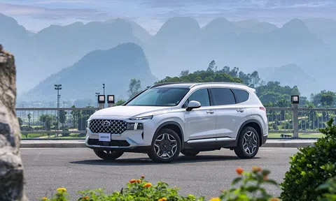 Giá lăn bánh Hyundai Santa Fe tháng 9/2023 kèm ưu đãi khủng, nhăm nhe soán ngôi Ford Everest