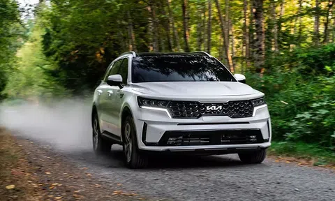 Giá xe Kia Sorento lăn bánh tháng 9/2023 cực rẻ, dễ khiến Ford Everest và Toyota Fortuner ‘gục ngã’