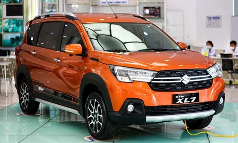 Giá lăn bánh Suzuki XL7 cuối tháng 10/2023 cực rẻ, tạo áp lực lớn cho Mitsubishi Xpander Cross