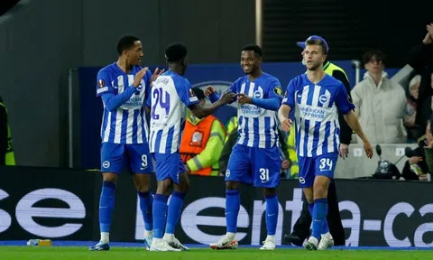 Đánh bại Ajax, Brighton có chiến thắng đầu tiên tại Europa League