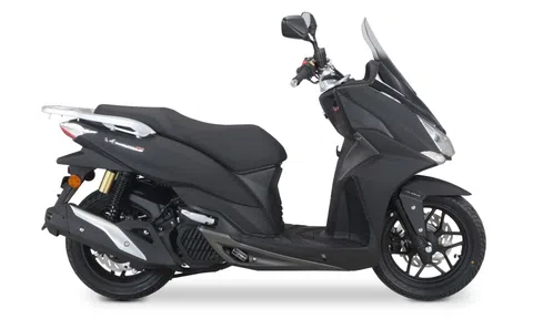 Đối thủ ‘một 9 một 10’ với Honda SH 125i ra mắt với giá bán cực cạnh tranh, thiết kế đẹp tuyệt mỹ