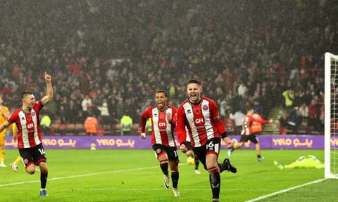 Thi đấu nỗ lực, Sheffield United có chiến thắng đầu tiên tại Premier League