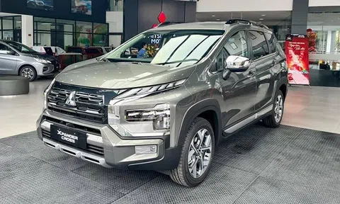 Giá xe Mitsubishi Xpander Cross tháng 11/2023: Tưng bừng ưu đãi, ‘thách thức’ Suzuki XL7