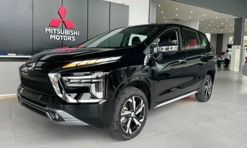 Không muốn để Toyota Veloz Cross vượt mặt, Mitsubishi Xpander mạnh tay giảm giá kèm quà tặng khủng