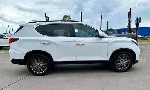 Đối thủ cứng của Ford Everest đẹp không góc chết, giá 768 triệu đồng, trang bị so kè Toyota Fortuner