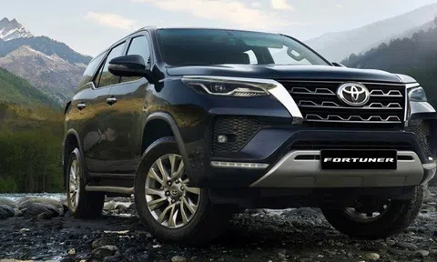 Toyota Fortuner phiên bản giá rẻ sẽ sớm ra mắt, Hyundai Santa Fe và Ford Everest dễ ra rìa